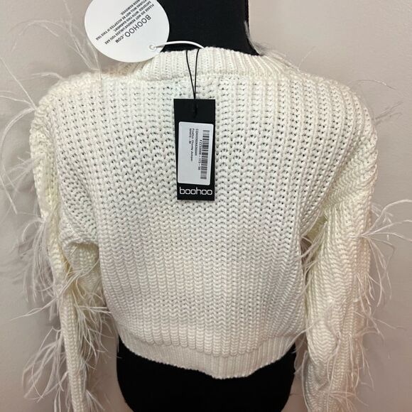 White Sweater with Feather detailing. NWT. Size M - Picture 3 of 3